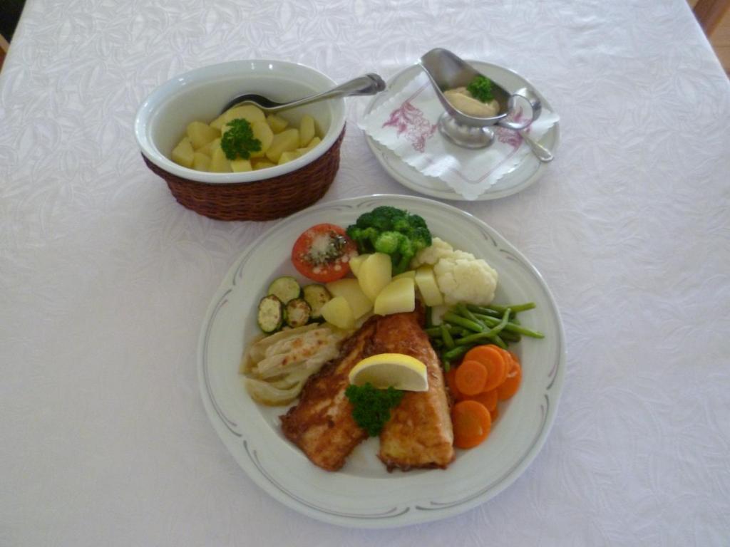 Hotel Speiserestaurant Bahnhof Güttingen Екстериор снимка