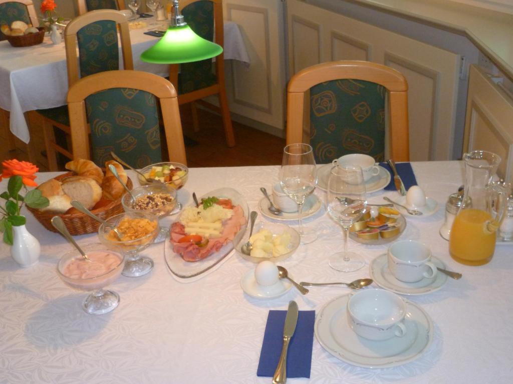 Hotel Speiserestaurant Bahnhof Güttingen Екстериор снимка