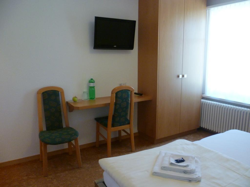 Hotel Speiserestaurant Bahnhof Güttingen Екстериор снимка
